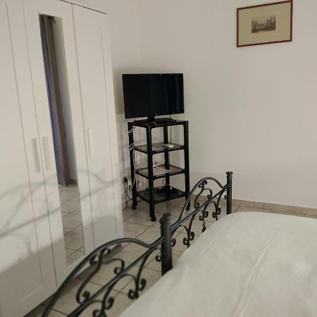 Crispi Accomodation B&B คาตาเนีย ภายนอก รูปภาพ