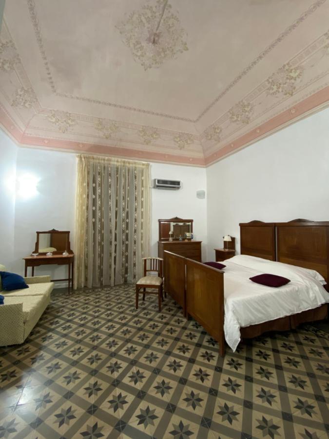 Crispi Accomodation B&B คาตาเนีย ภายนอก รูปภาพ