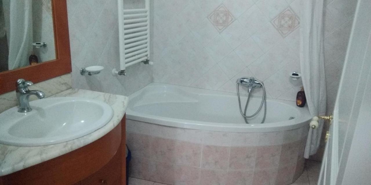 Crispi Accomodation B&B คาตาเนีย ภายนอก รูปภาพ