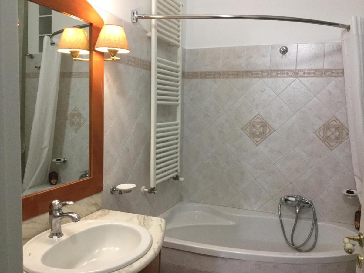 Crispi Accomodation B&B คาตาเนีย ภายนอก รูปภาพ