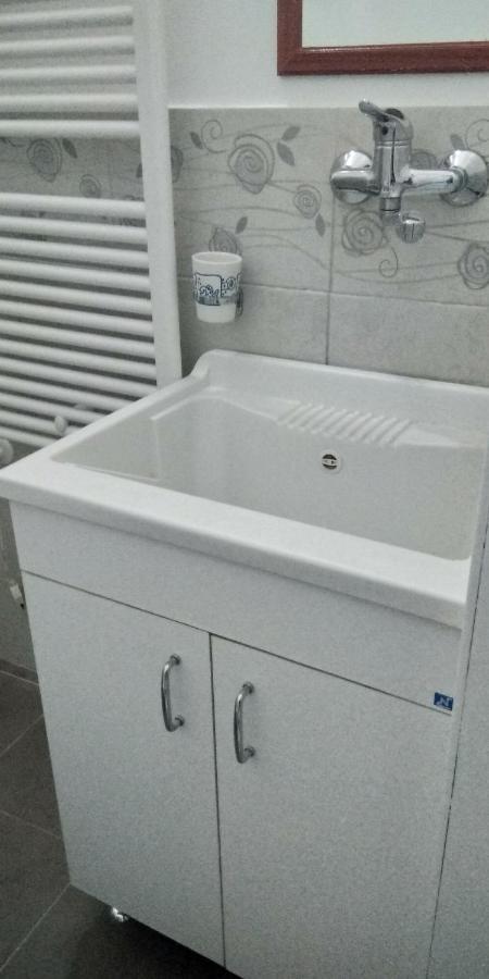 Crispi Accomodation B&B คาตาเนีย ภายนอก รูปภาพ
