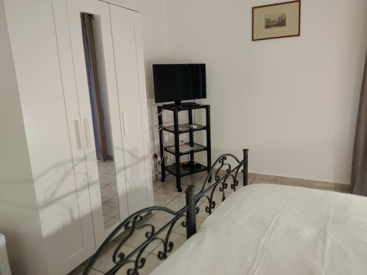 Crispi Accomodation B&B คาตาเนีย ภายนอก รูปภาพ